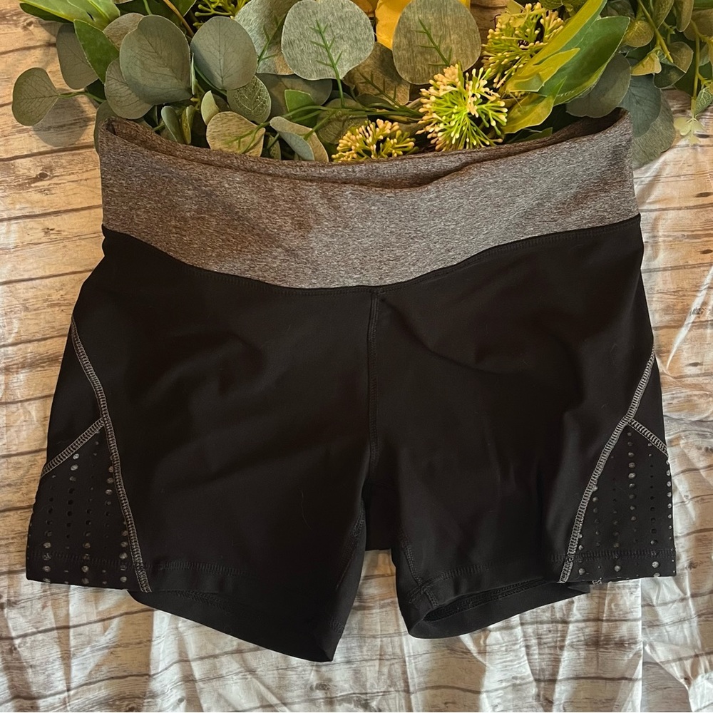 ♥️NYL Women’s Bike Shorts Black/Gray Size L
